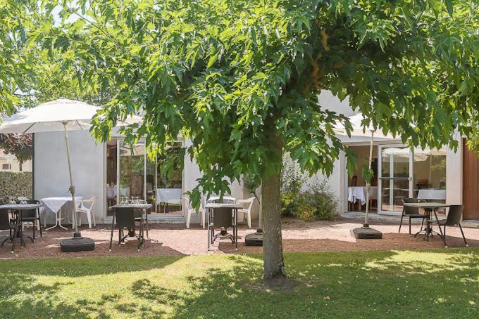 Hotel Platanes - Kb Hotel Group Etauliers Exterior foto